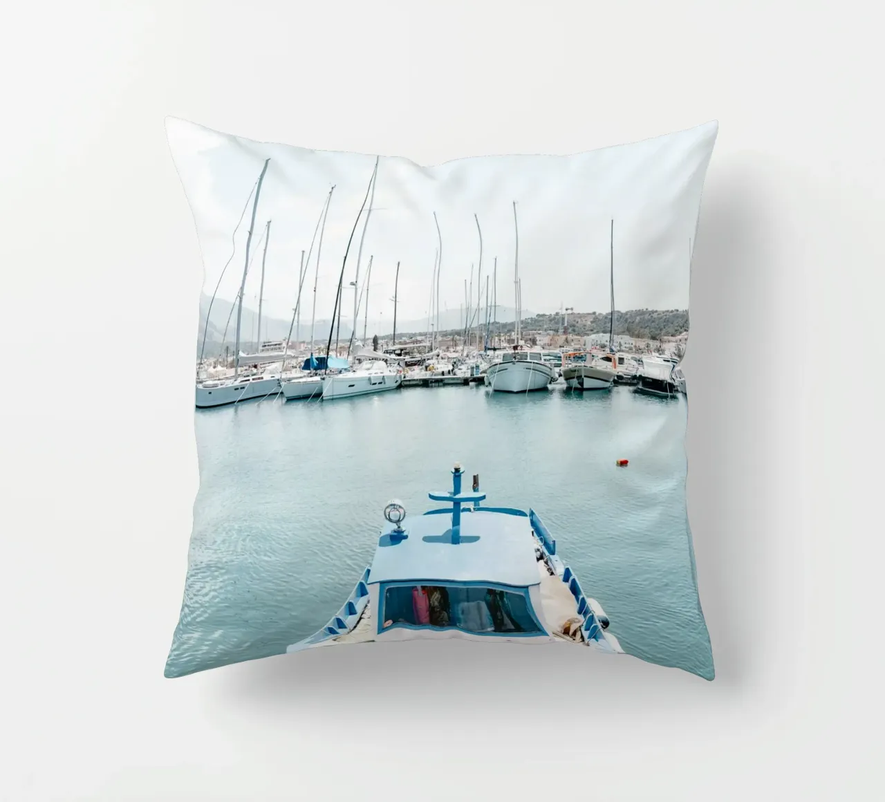 Boat in a port in Sicily cuscino da photolovers