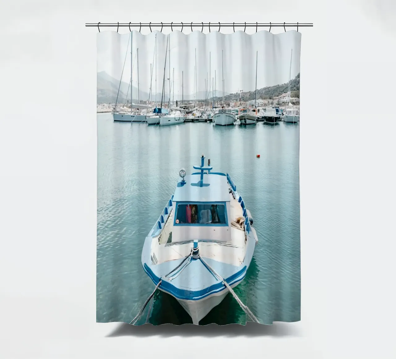 Boat in a port in Sicily tenda da doccia da photolovers