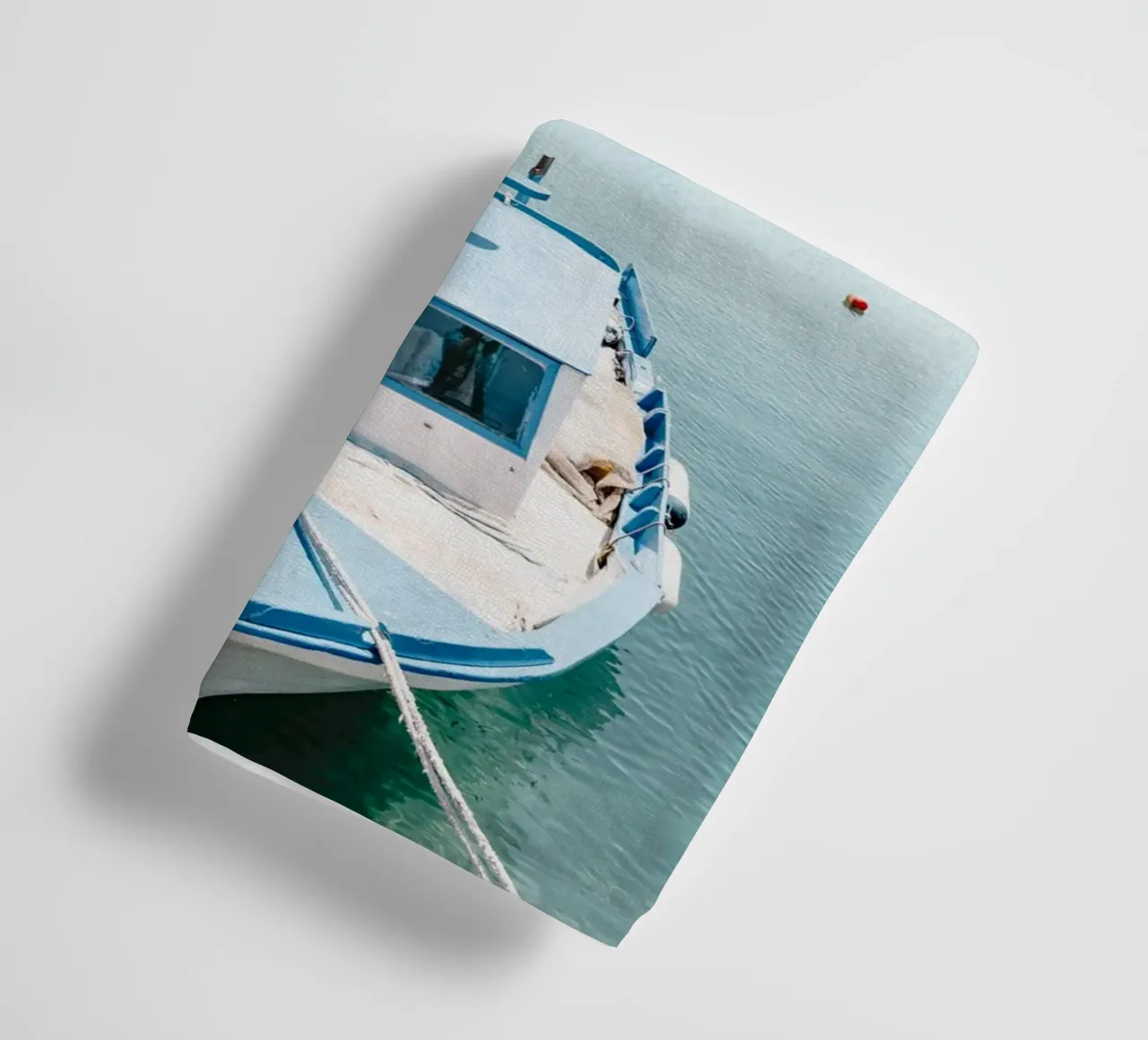 Boat in a port in Sicily asciugamano da bagno da photolovers