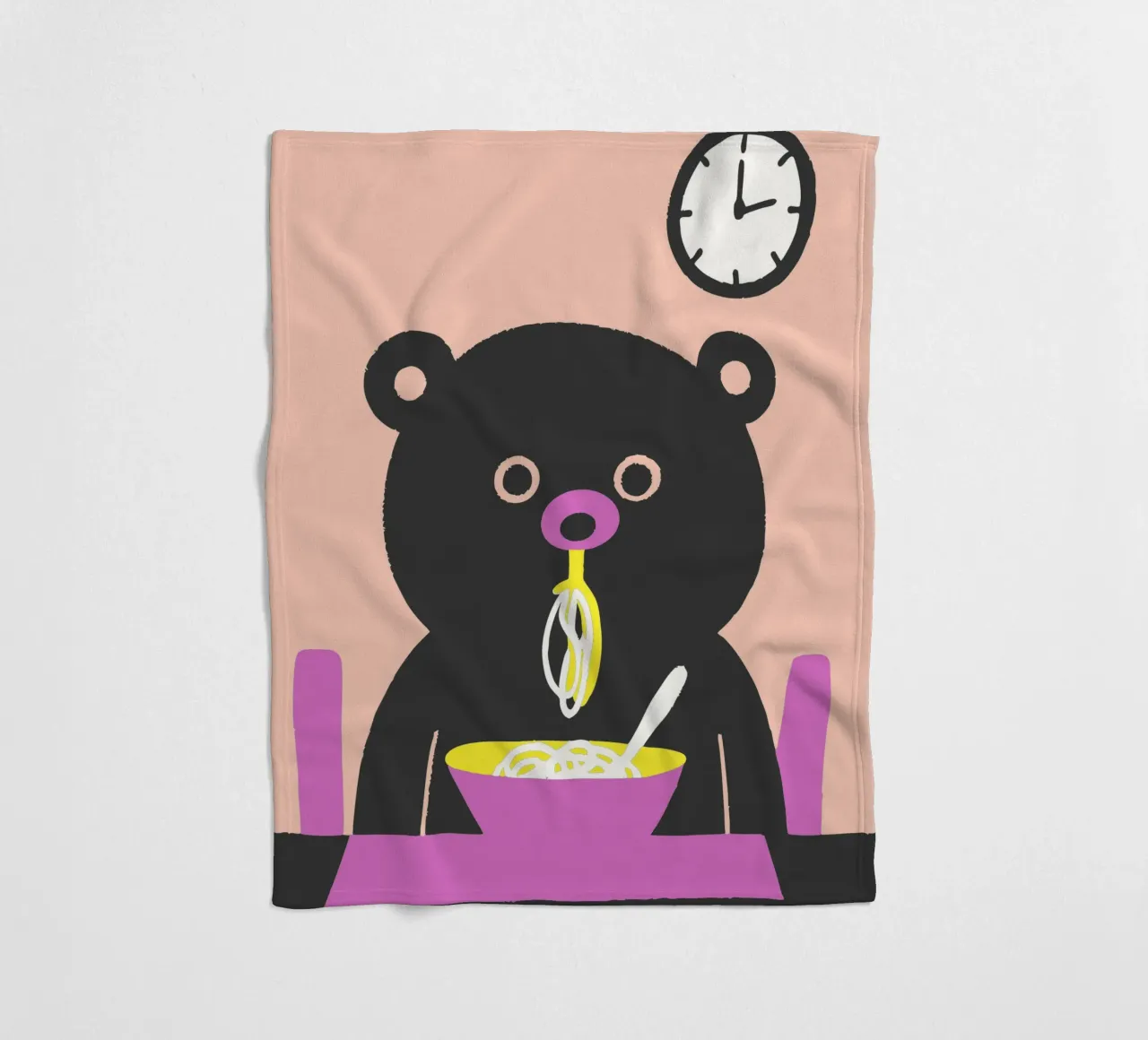 Bear Eats Noodles Fleecedecke von TRENDY POSTER SHOP