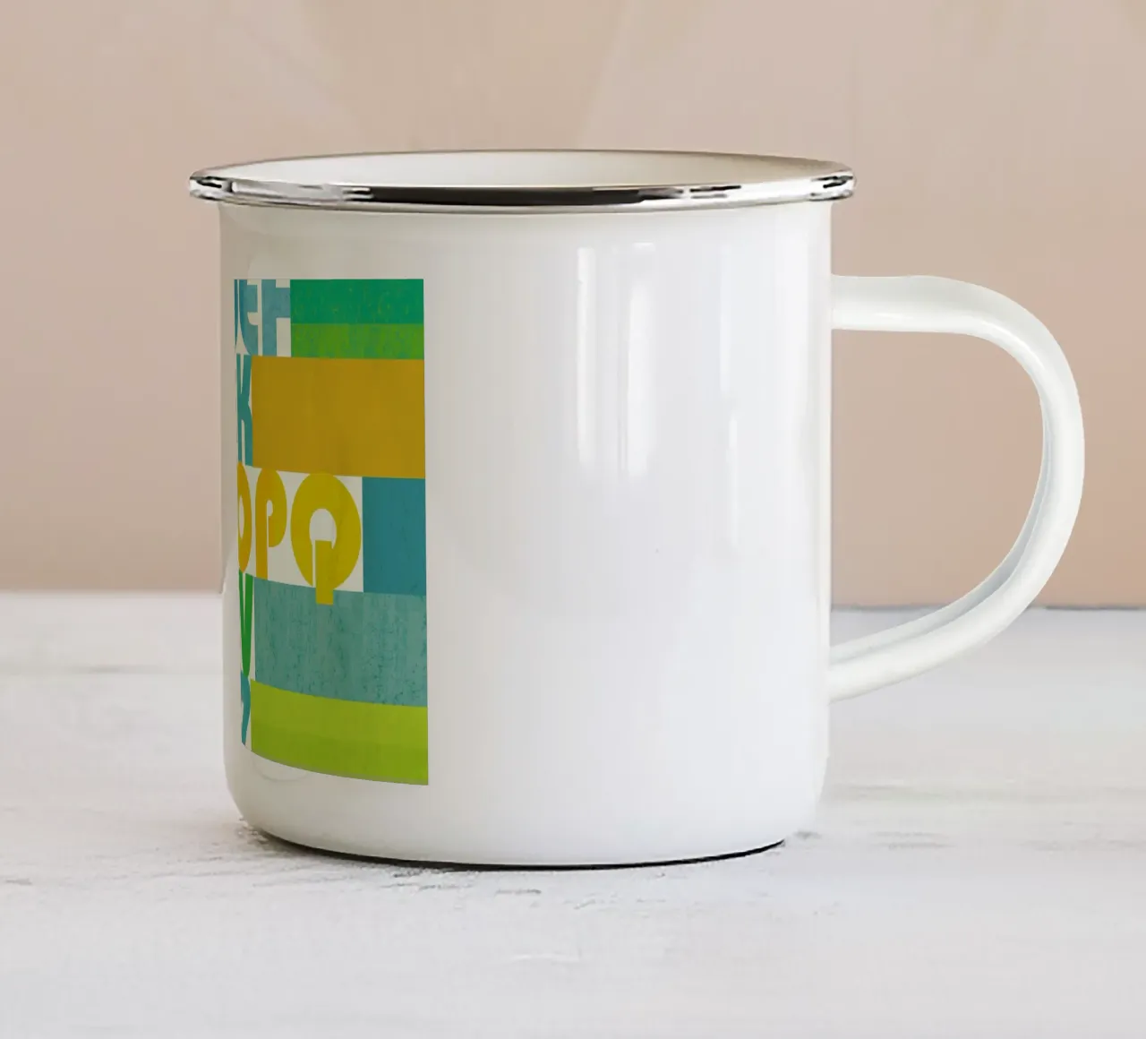 SeventiesABC tazza in smalto da Catherine Aguilar