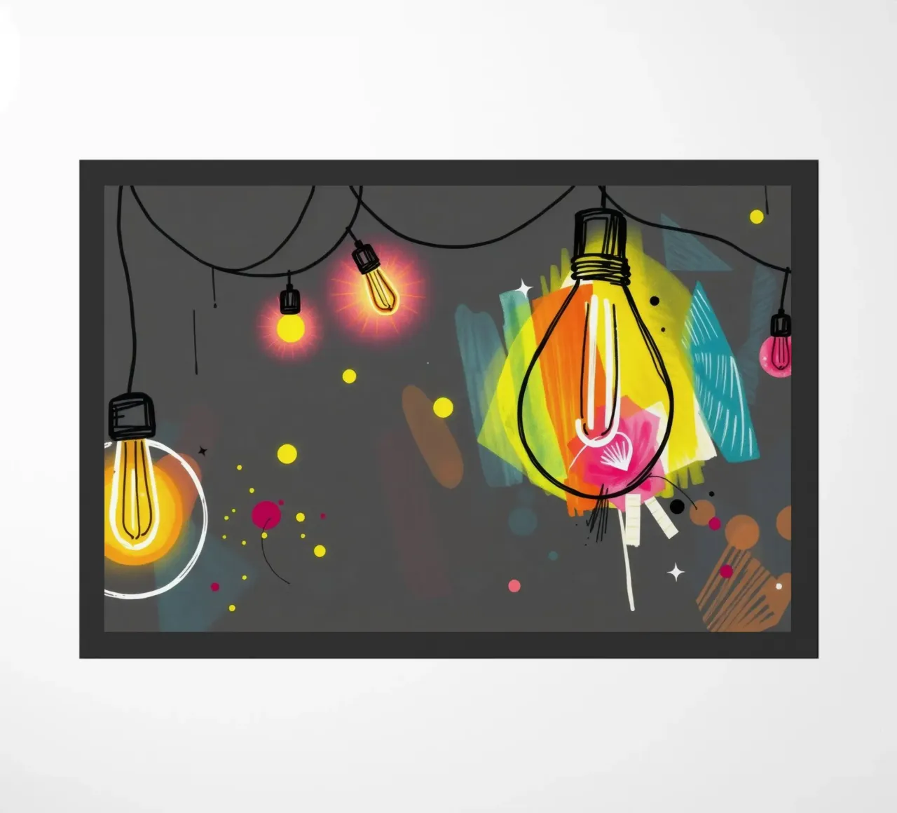 Le luci colorate sospese illuminano una vivace opera d'arte astratta zerbino da DesignDoodle