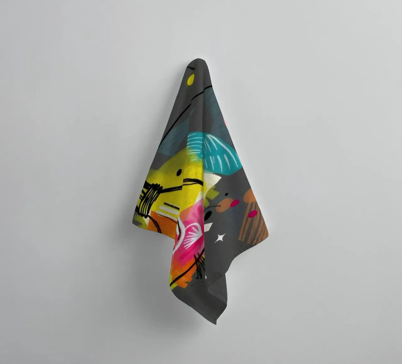 Des lumières colorées suspendues illuminent un art abstrait vibrant. serviette de bain de DesignDoodle