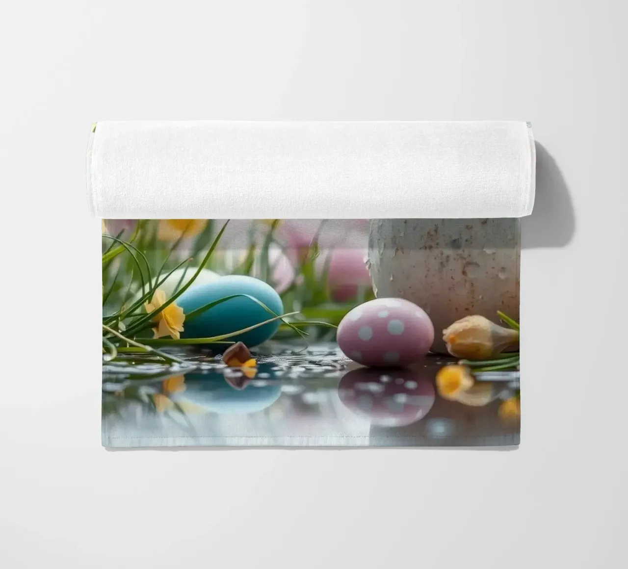 Uova di Pasqua circondate da fiori e pioggia telo mare da DesignDoodle