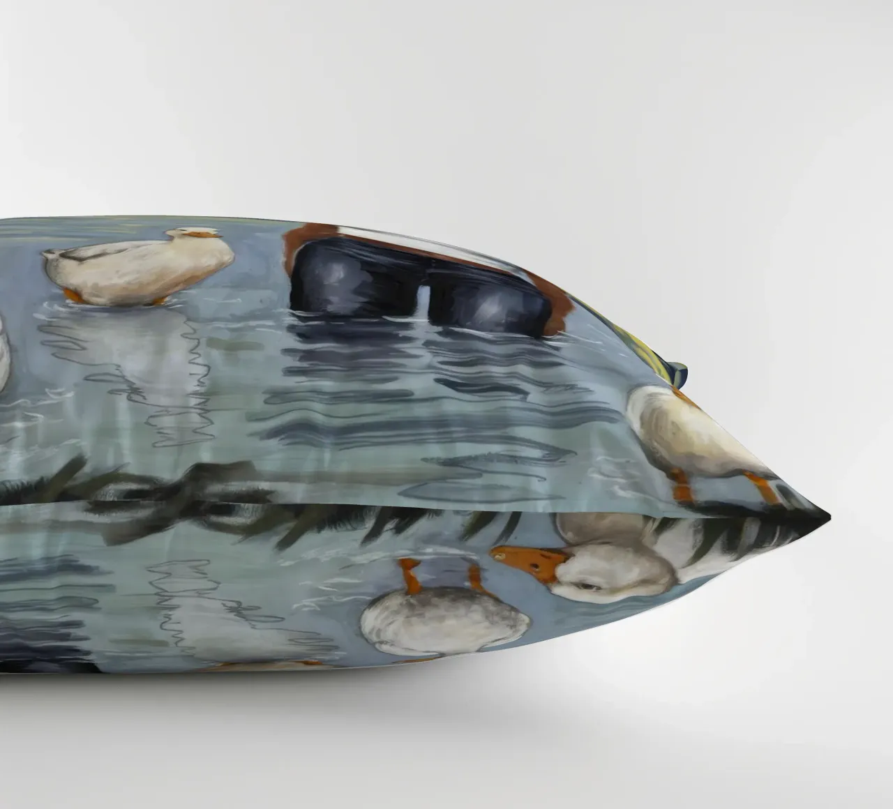 Tranquillo riflesso dell'acqua cuscino da Ebony Carpenter