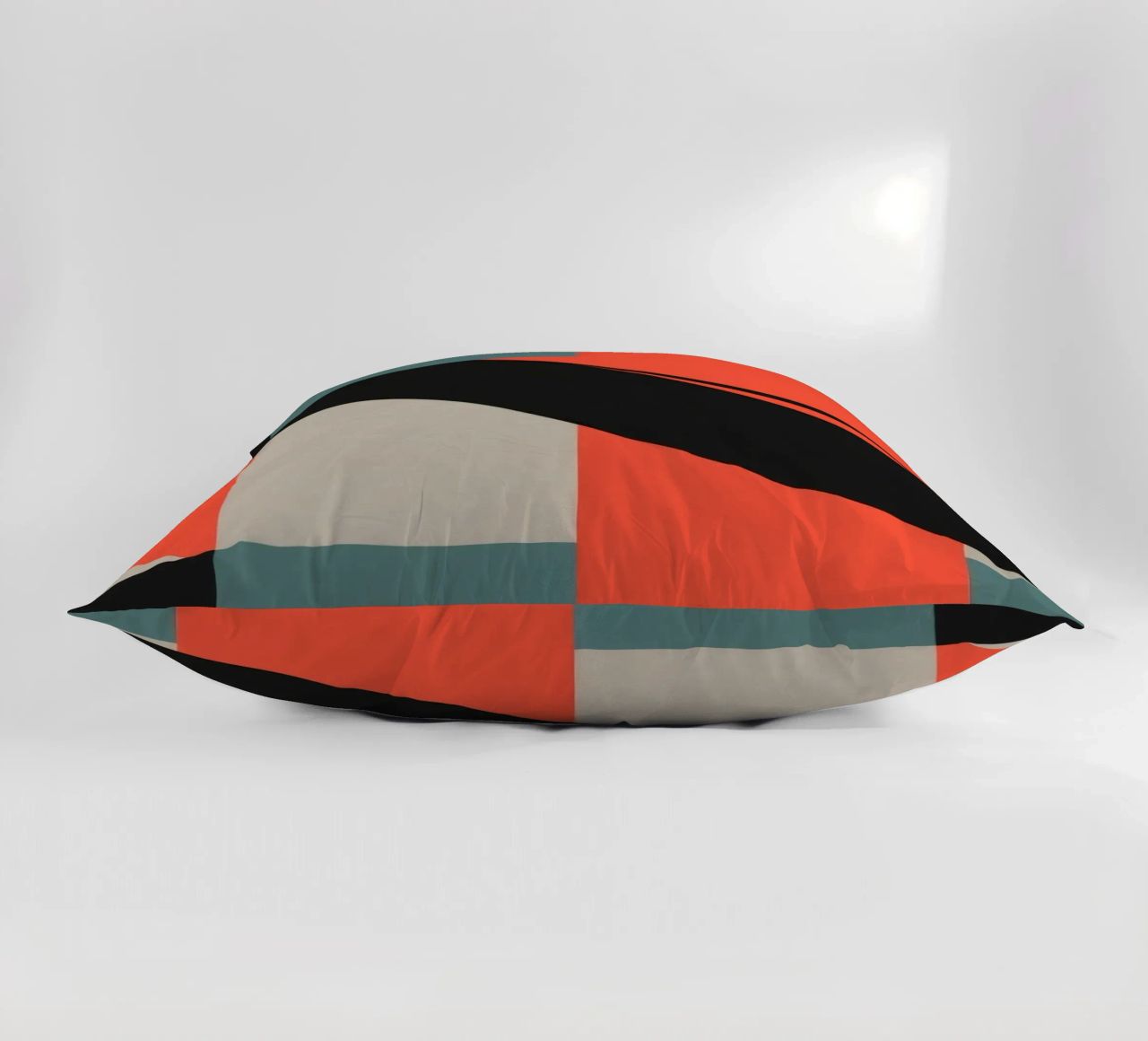 Colorato motivo astratto con forme geometriche e forme fluide. cuscino da DesignDoodle