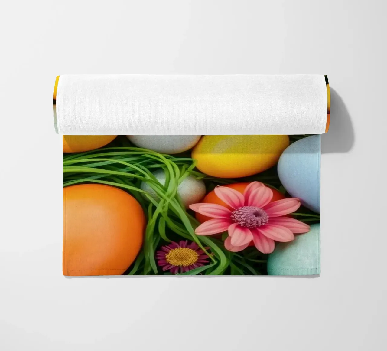 Uova di Pasqua colorate e fiori disposti in una vivace atmosfera primaverile telo mare da DesignDoodle