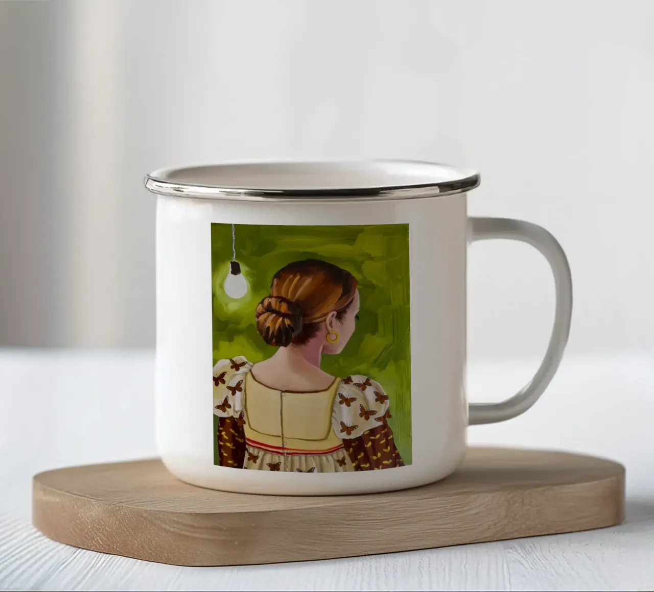 Eleganza verde oro tazza in smalto da Ebony Carpenter