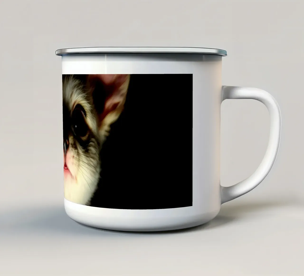 Animale carino, piccolo e spaventoso, con grandi orecchie illuminate tazza in smalto da DesignDoodle
