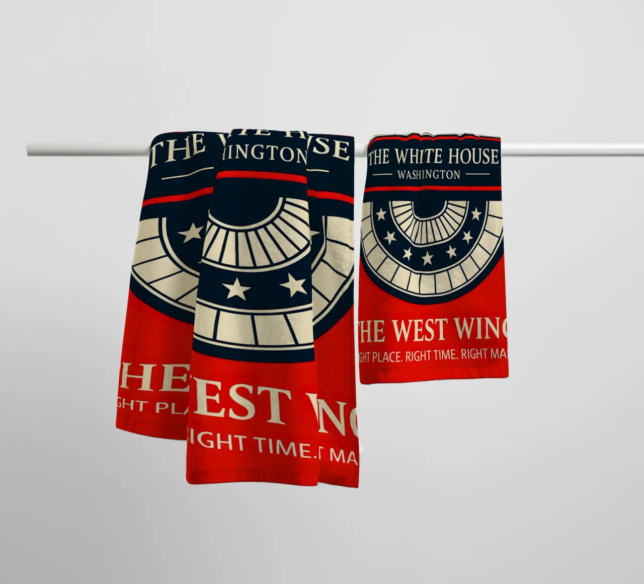 The West Wing Print asciugamano da bagno da MoviesArt