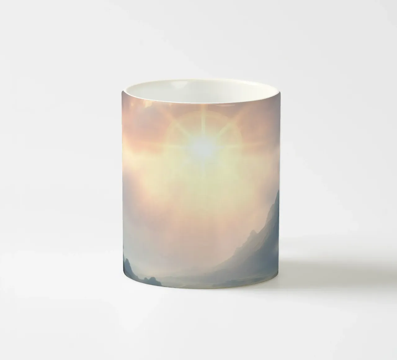 La luz del sol se abre paso entre las nubes iluminando un tranquilo valle taza de cerámica de DesignDoodle