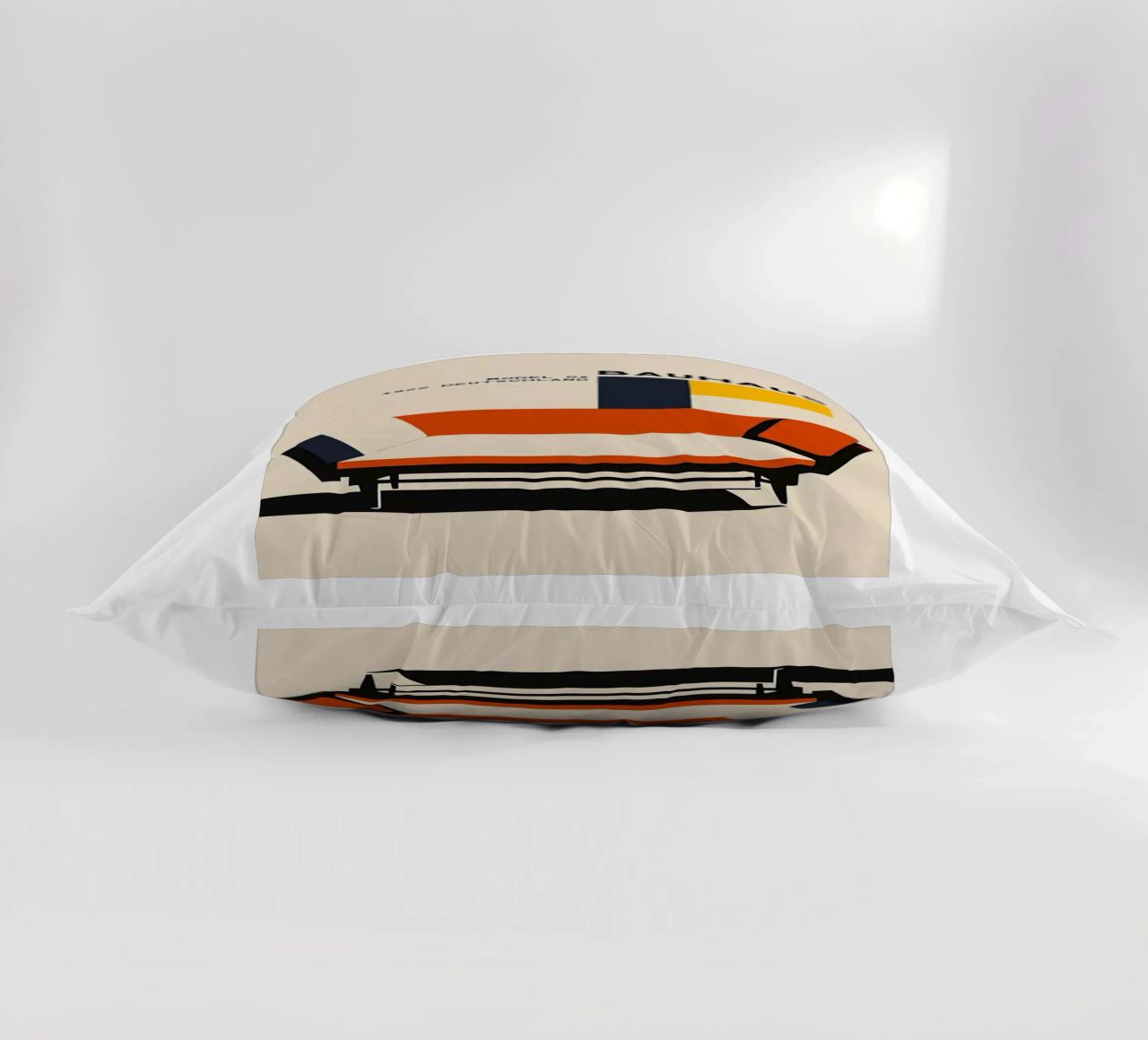Bauhaus cuscino da Chaya Wilkinson