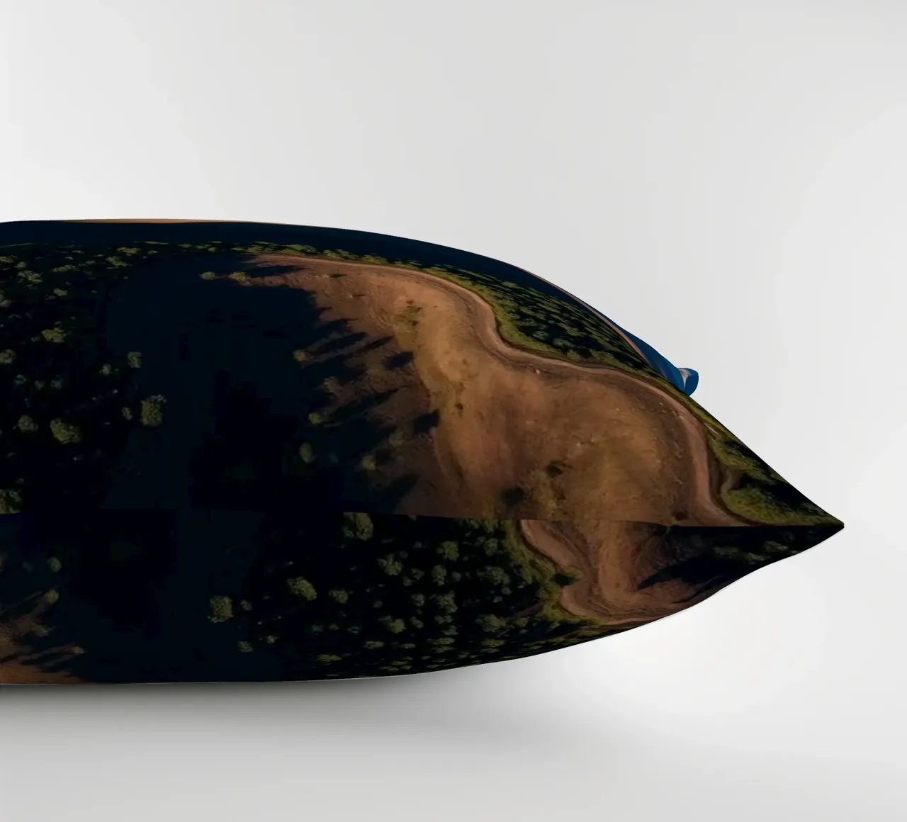 Vue aérienne à couper le souffle des collines et des routes sinueuses coussin de DesignDoodle