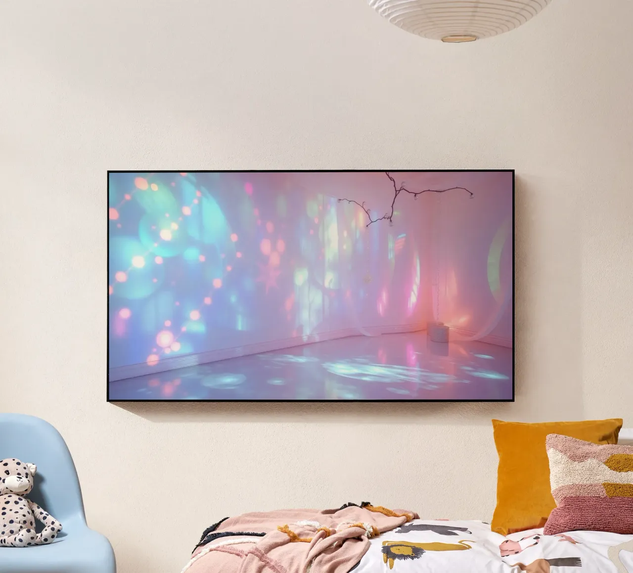 Le proiezioni di luce colorata creano un'atmosfera eterea in plexiglass da DesignDoodle