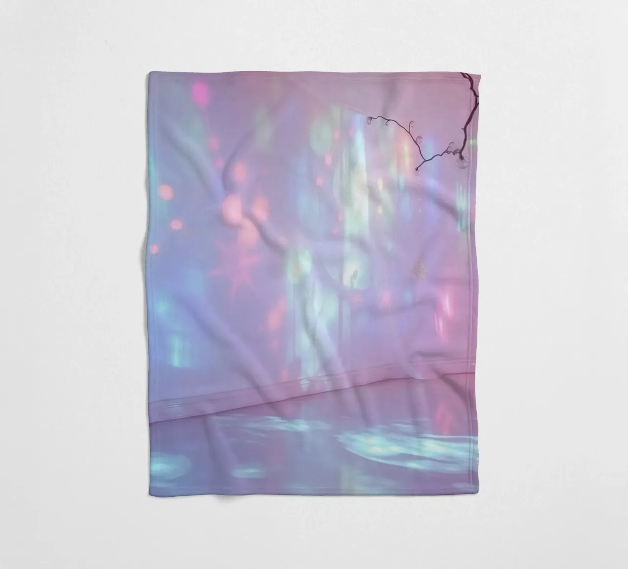 Le proiezioni di luce colorata creano un'atmosfera eterea in coperta in pile da DesignDoodle