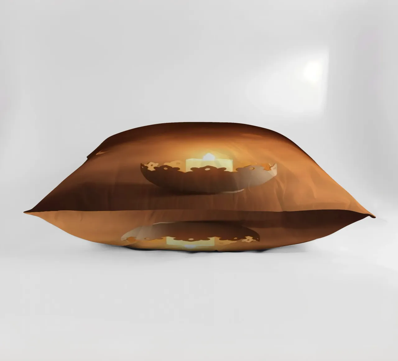 Candela a luce soffusa in un supporto ornato, circondata da un ciuffo di foglie. cuscino da DesignDoodle