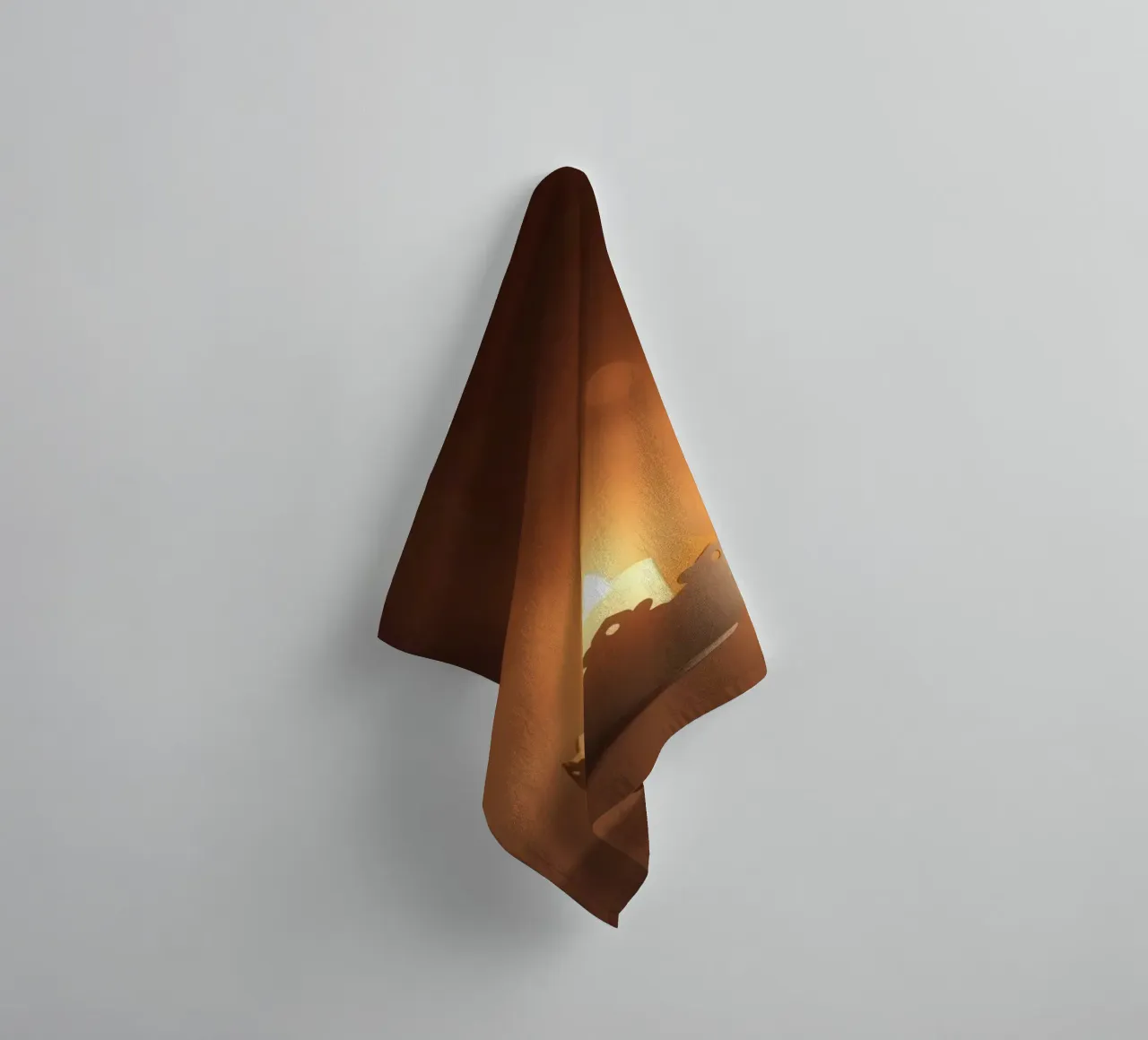 Candela a luce soffusa in un supporto ornato, circondata da un ciuffo di foglie. asciugamano da bagno da DesignDoodle