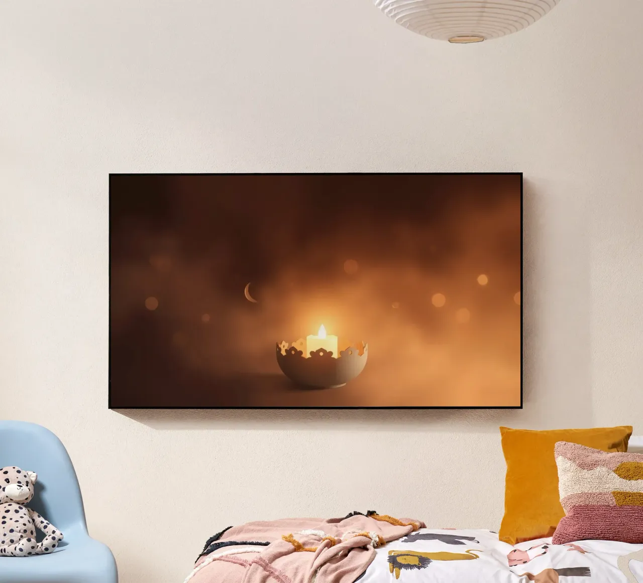 Candela a luce soffusa in un supporto ornato, circondata da un ciuffo di foglie. plexiglass da DesignDoodle