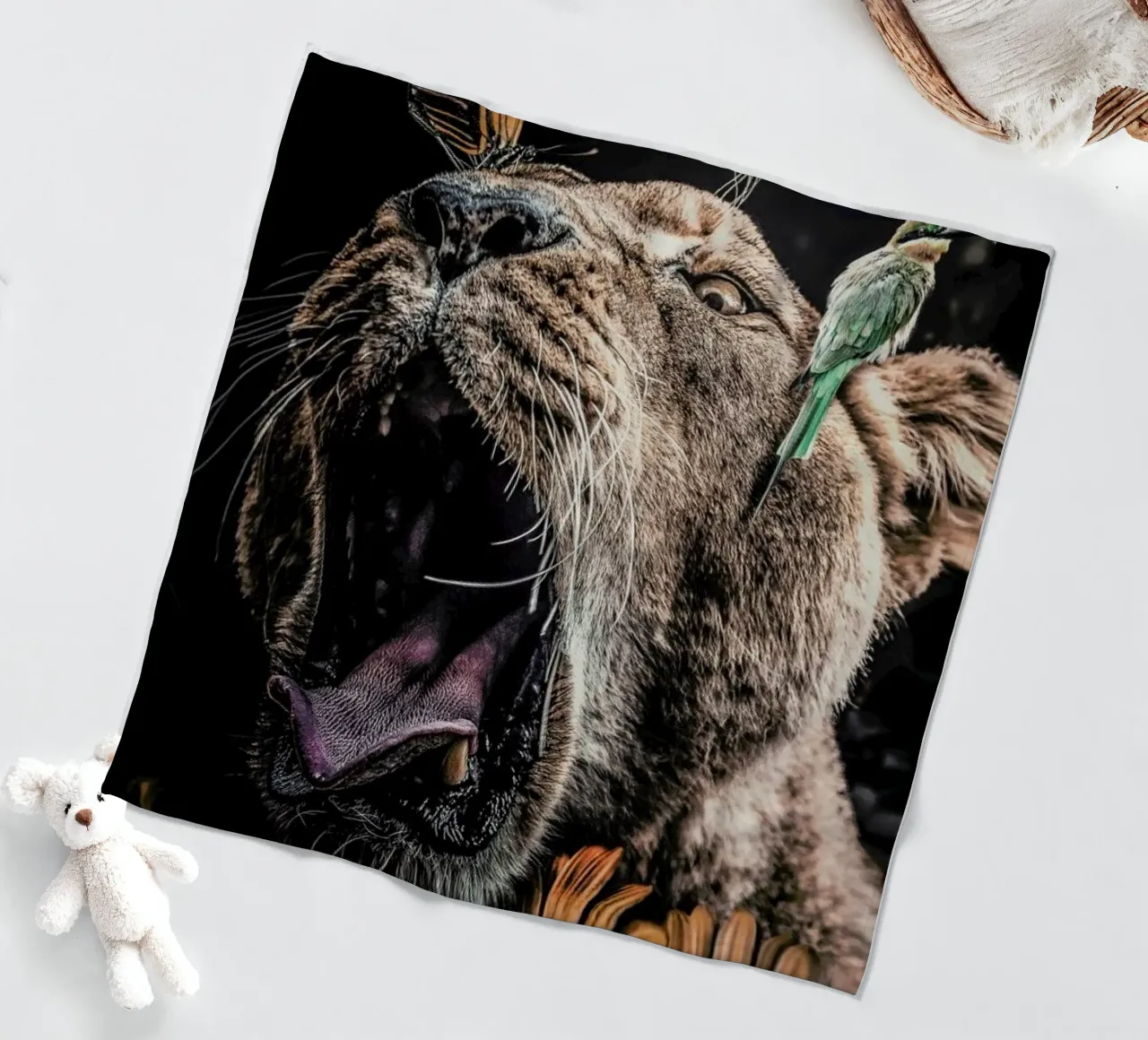 Lioness coperta in pile da Wouter Rikken