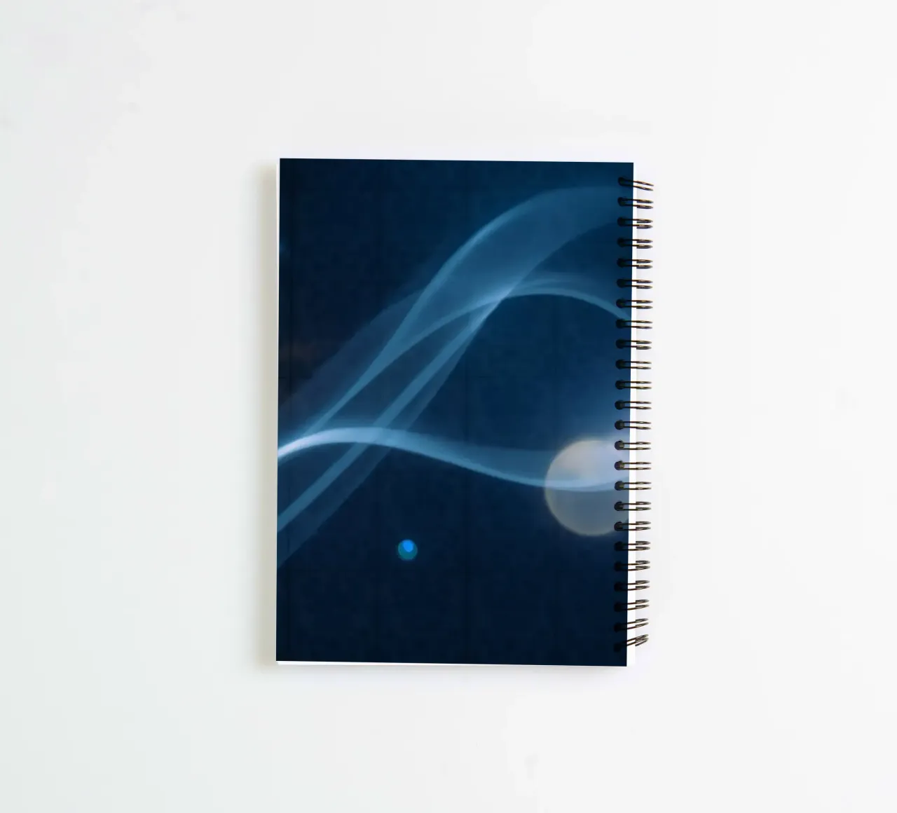 Le onde di luce blu che scorrono creano un effetto visivo calmante diario ad anelli da DesignDoodle