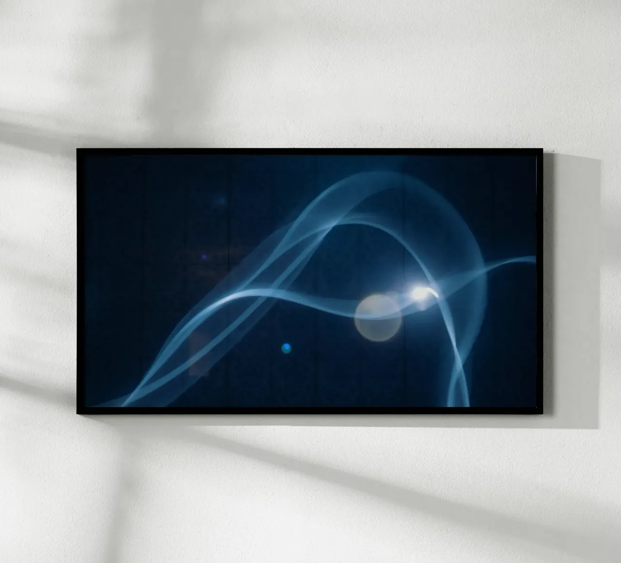 Des ondes lumineuses bleues fluides créent un effet visuel apaisant hahnemühle de DesignDoodle