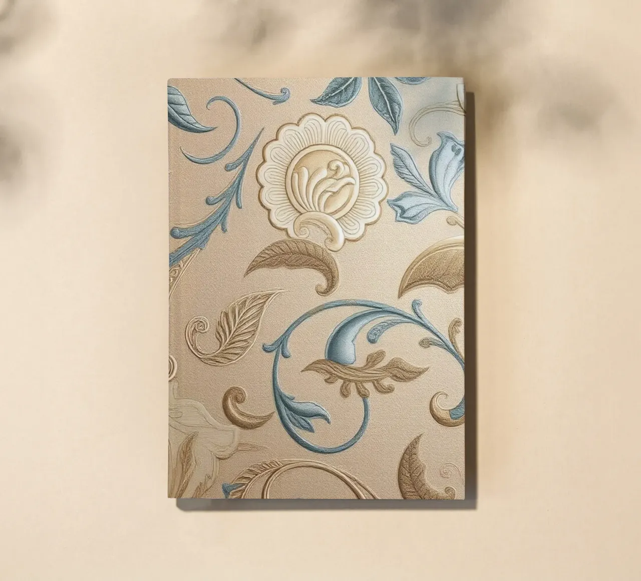 Un élégant motif floral dans des tons pastel orne l'art texturé. carnet de notes de DesignDoodle