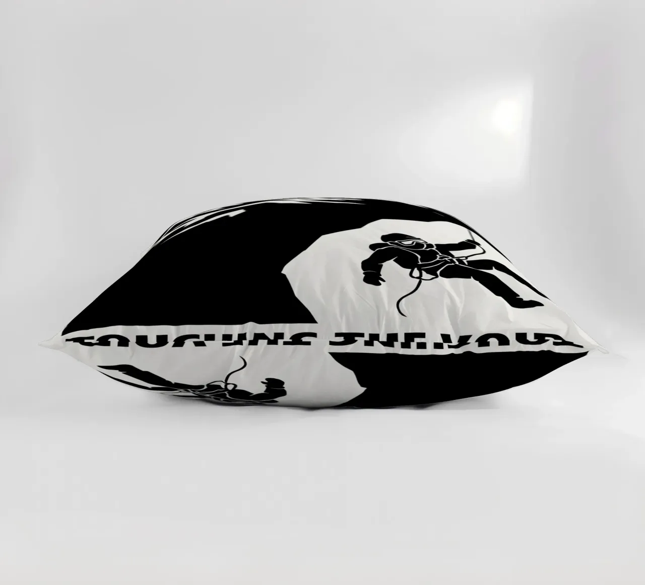 Touching The Void Print cuscino da MoviesArt