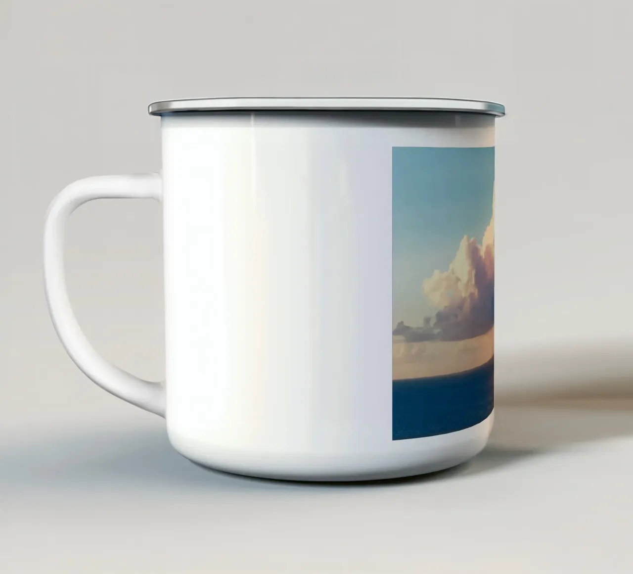 Nuvole dell'ora d'oro su un vasto oceano tazza in smalto da Indigo Tides Art