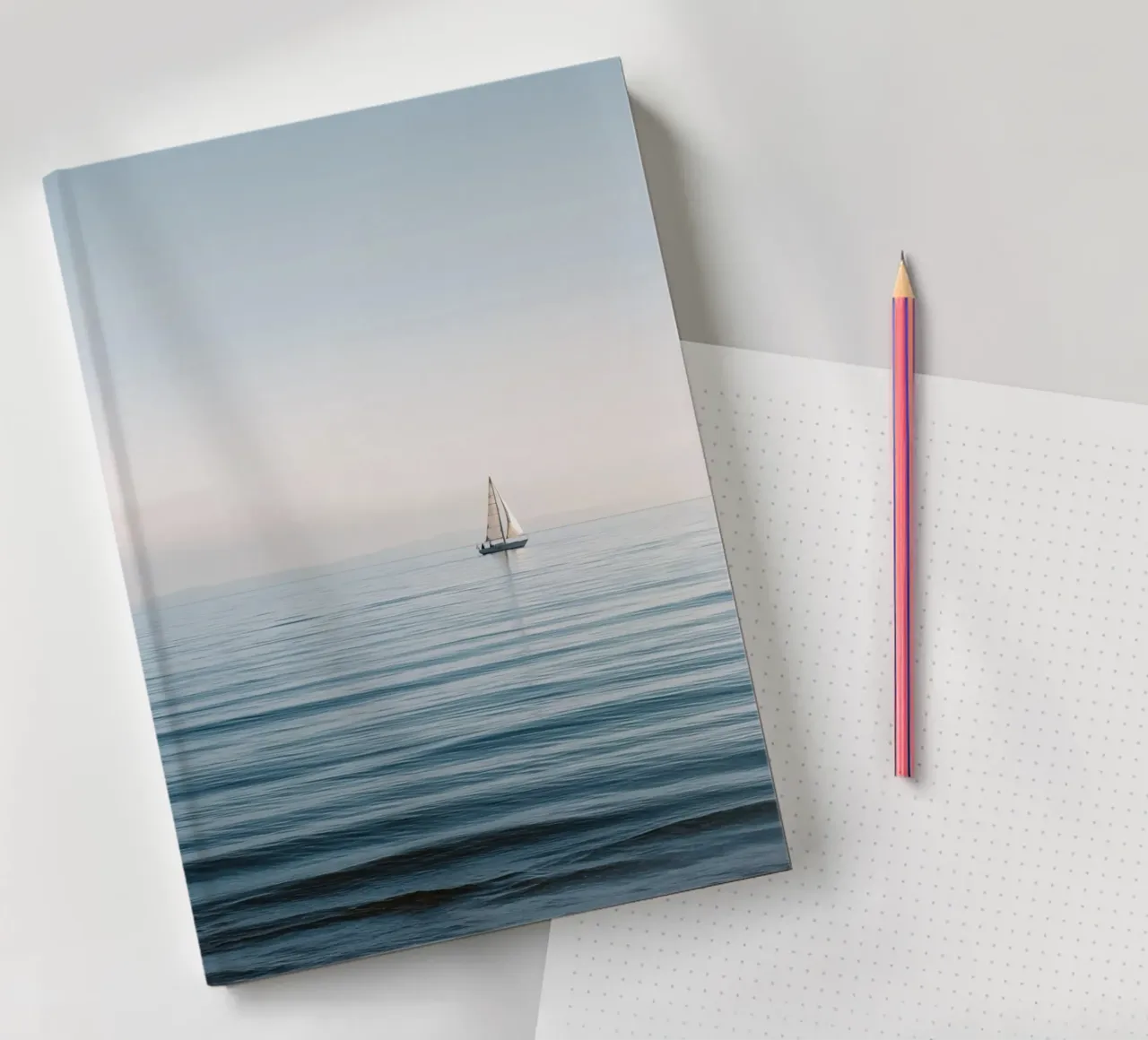 Minimalist Sailboat on Calm Ocean diario da Indigo Tides Art