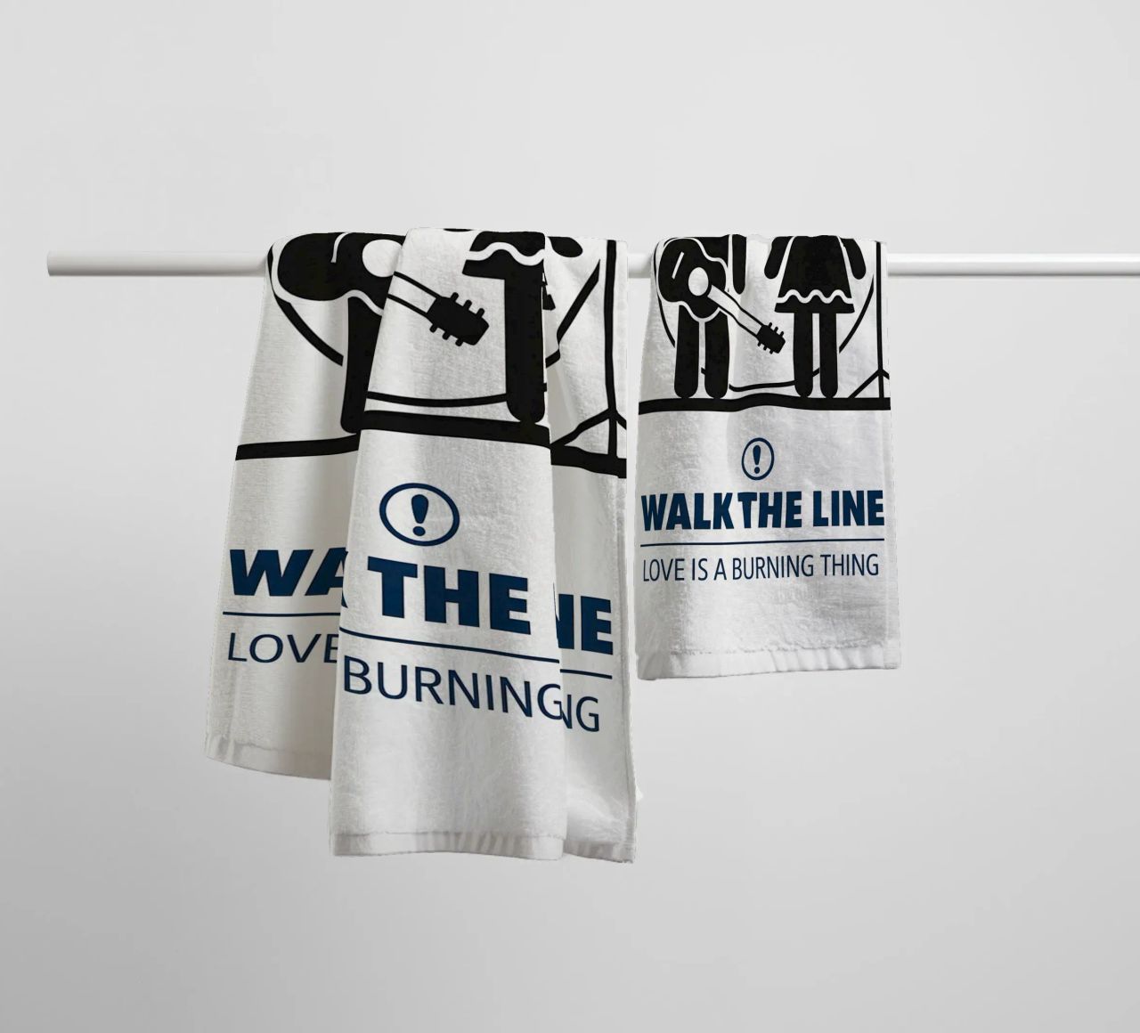Walk The Line Print asciugamano da bagno da MoviesArt