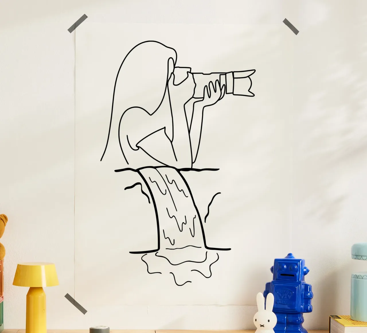 Line art: Ragazza fotografata davanti a una cascata poster con telaio in alluminio da StrindesignStudio