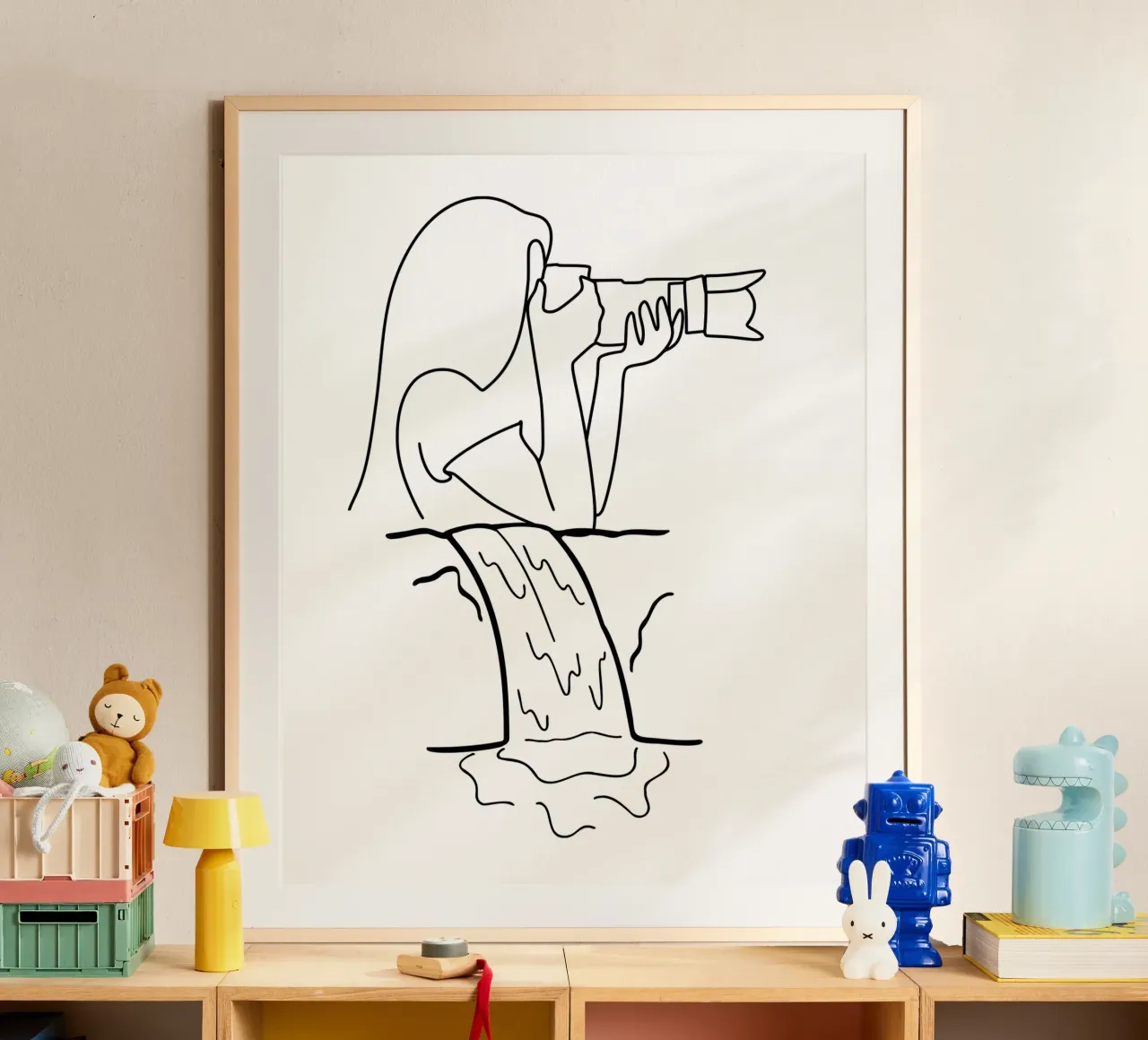 Line art: Ragazza fotografata davanti a una cascata poster con telaio in alluminio da StrindesignStudio