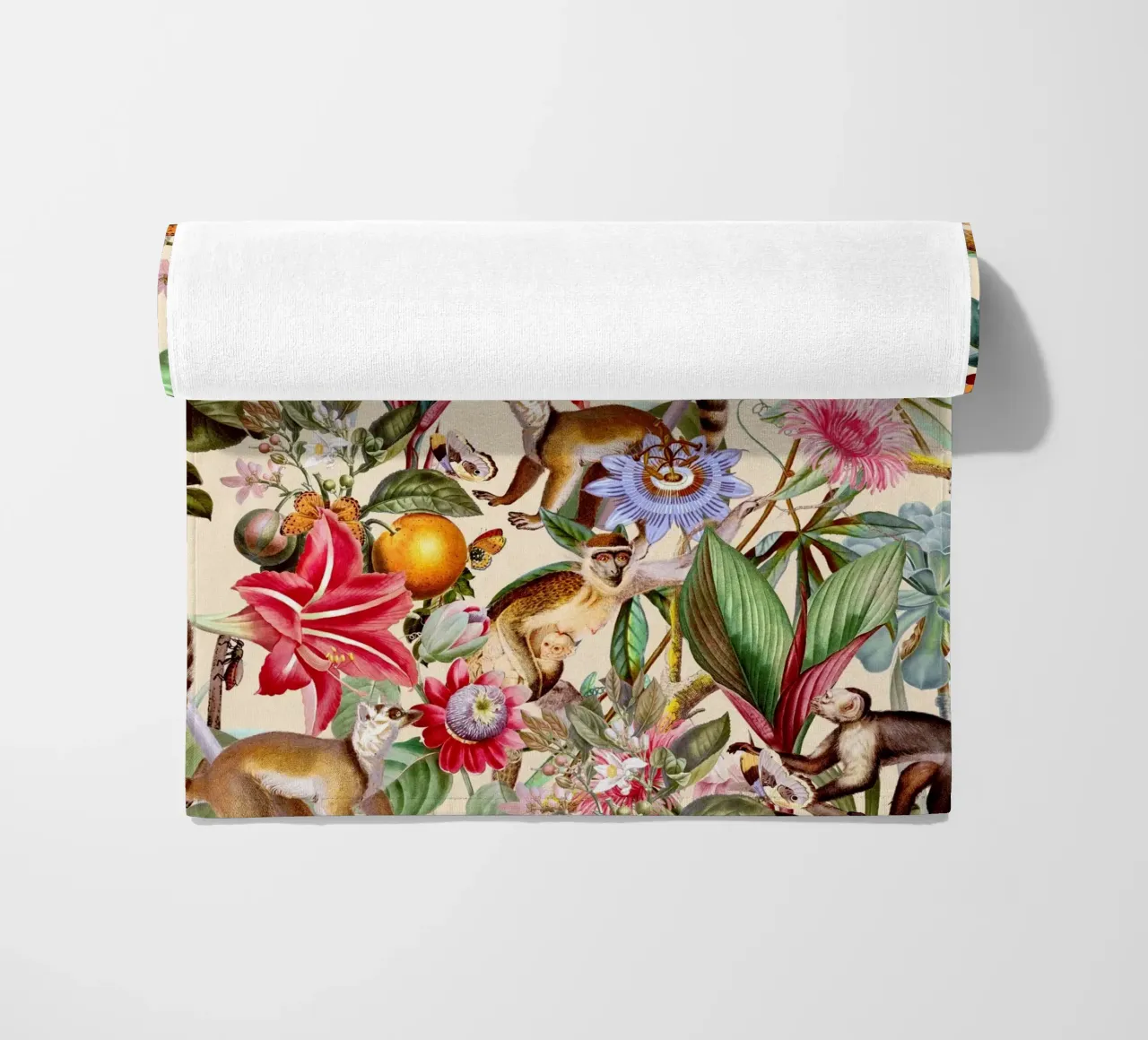 Animal and Floral Pattern telo mare da burcukorkmazyurek