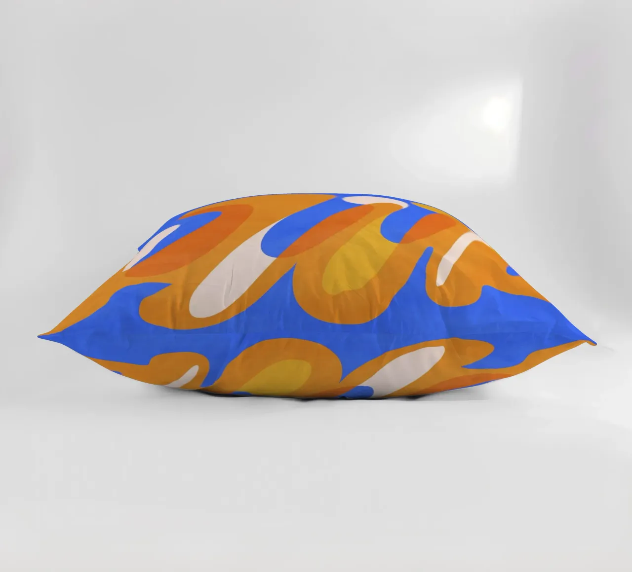 Lo spazio blu cuscino da lovely lines