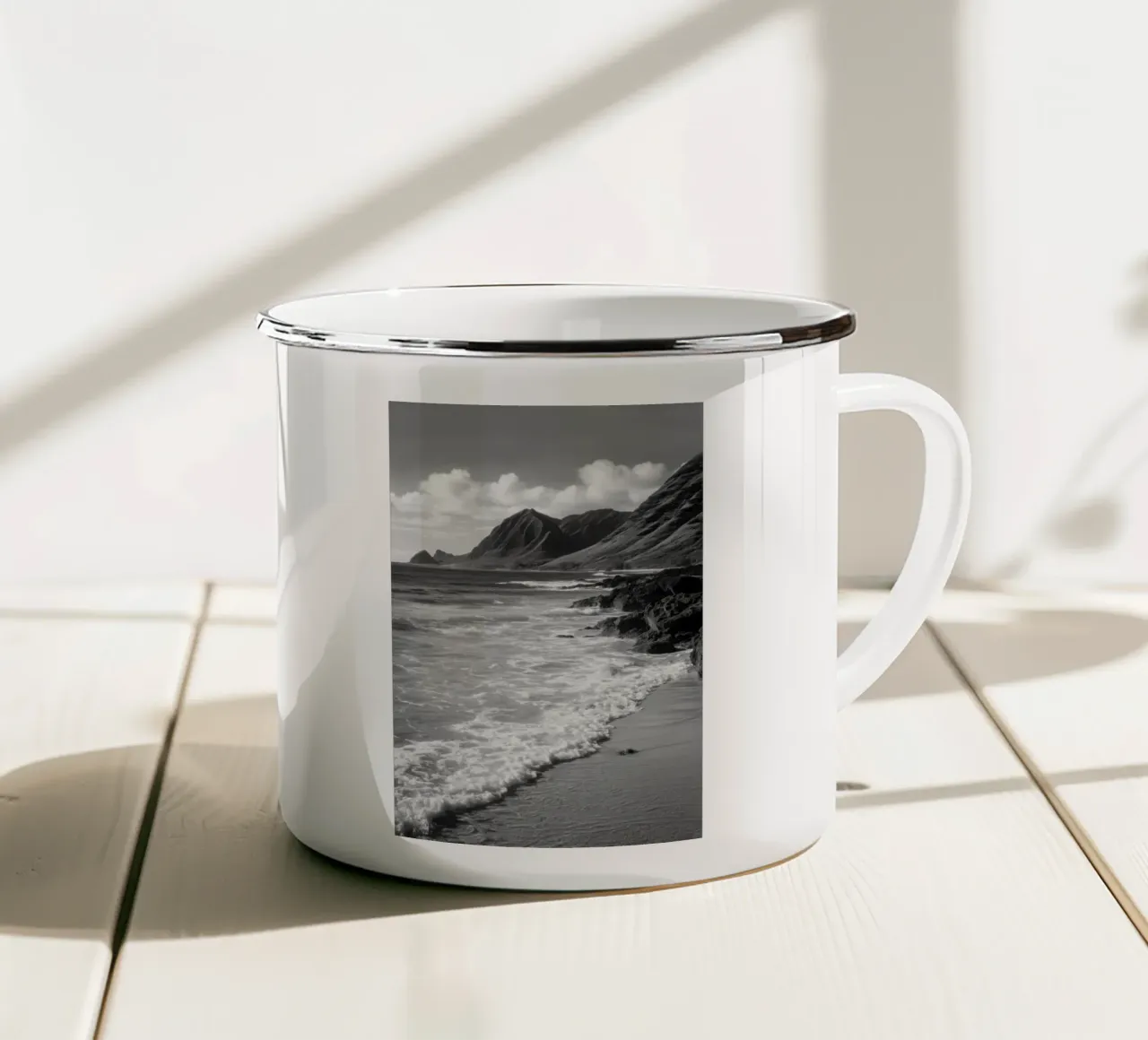 Spiaggia e montagna tazza in smalto da Indigo Tides Art