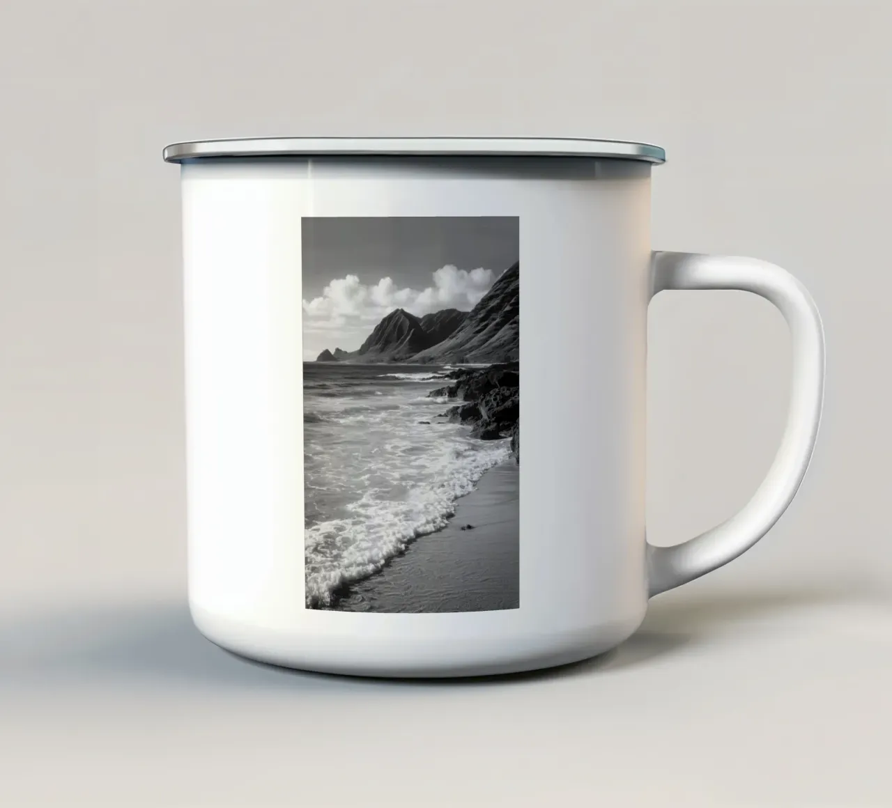 Spiaggia e montagna tazza in smalto da Indigo Tides Art