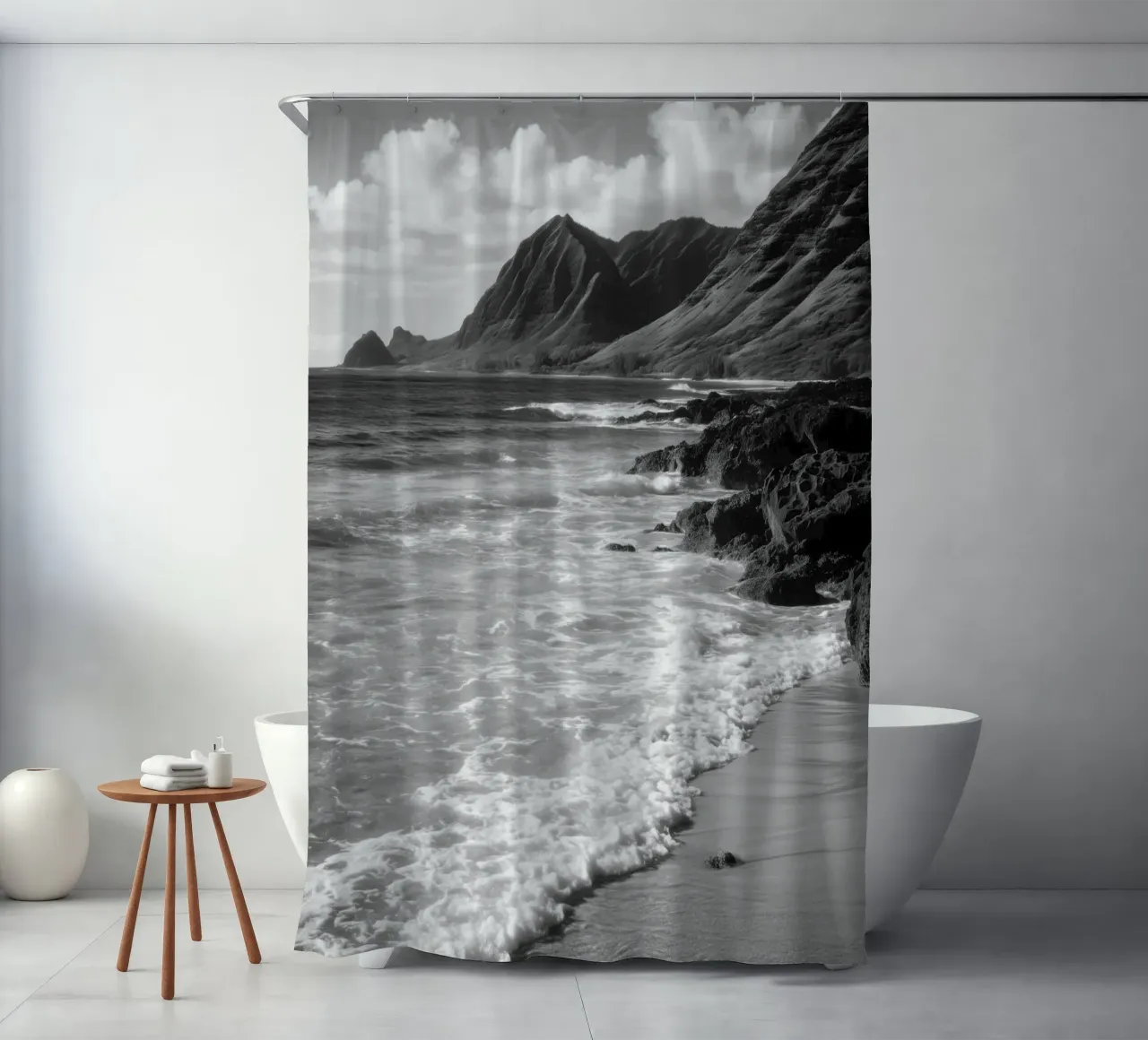 Spiaggia e montagna tenda da doccia da Indigo Tides Art