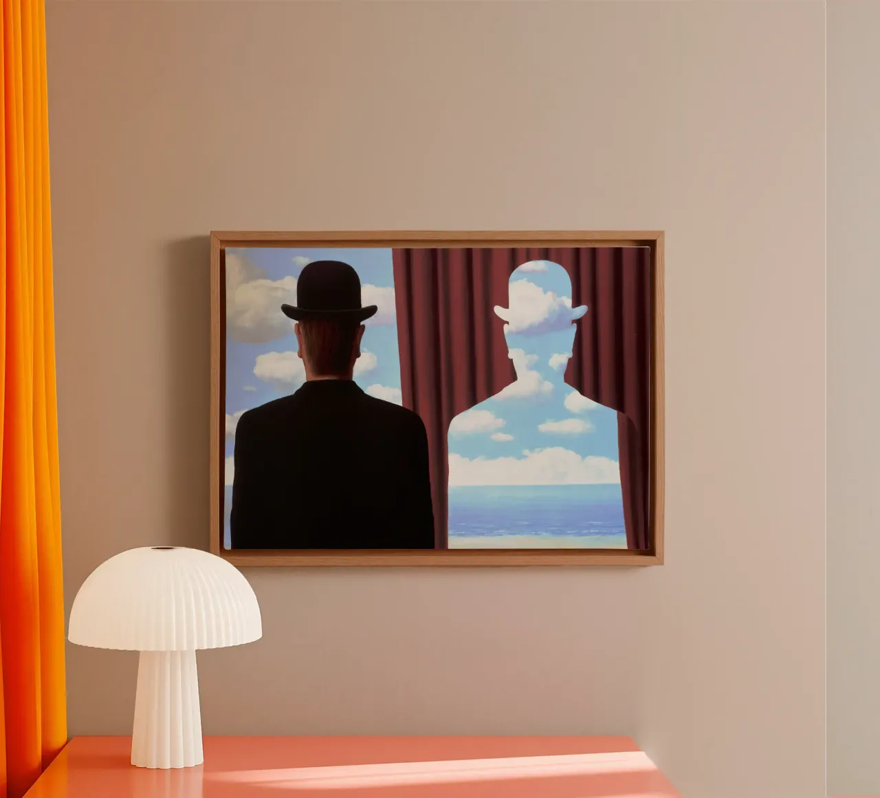Man in Bowler Hat - Rene Magritte tela con Cornice a cassetta da Attaboy Dsgn