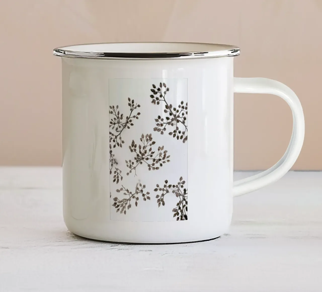 Dried Flowers In Winter White Snow tazza in smalto da Studio Nahili