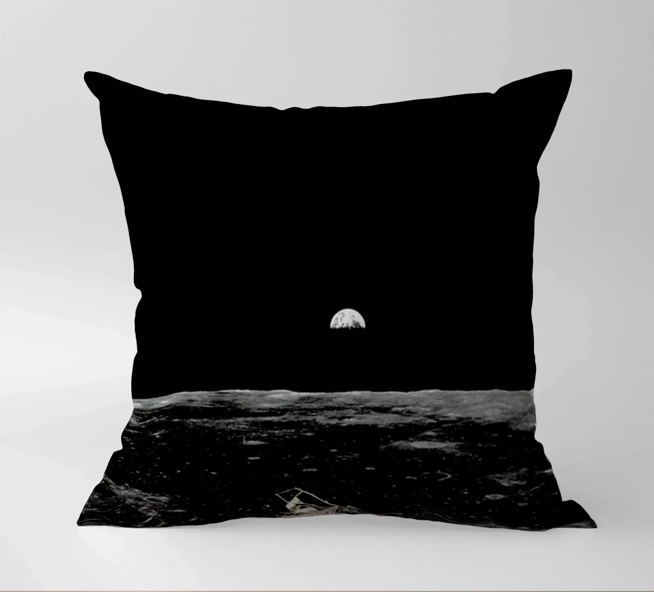 Ascent cuscino da Vintage by JUNIQE