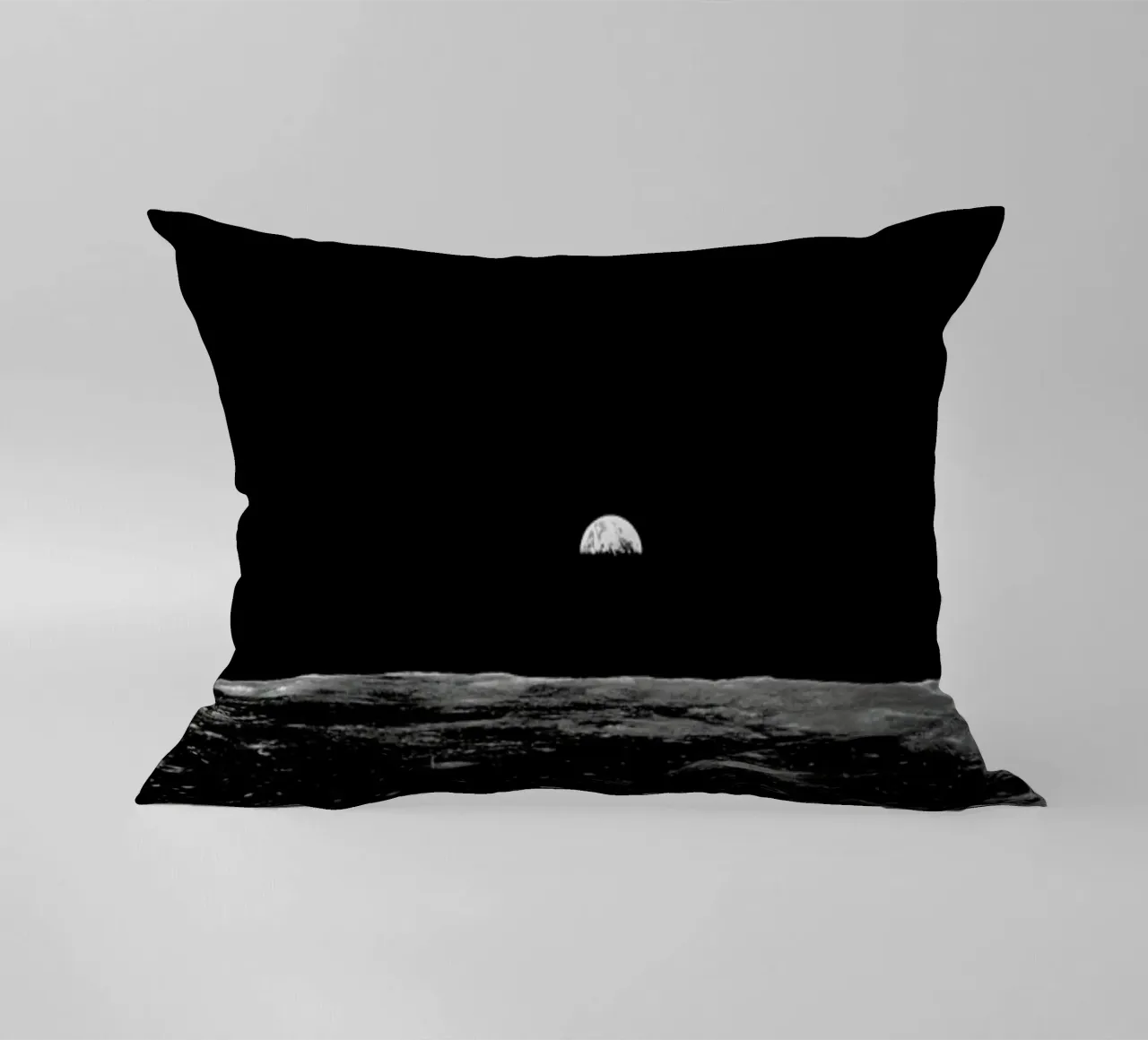 Ascent cuscino da Vintage by JUNIQE
