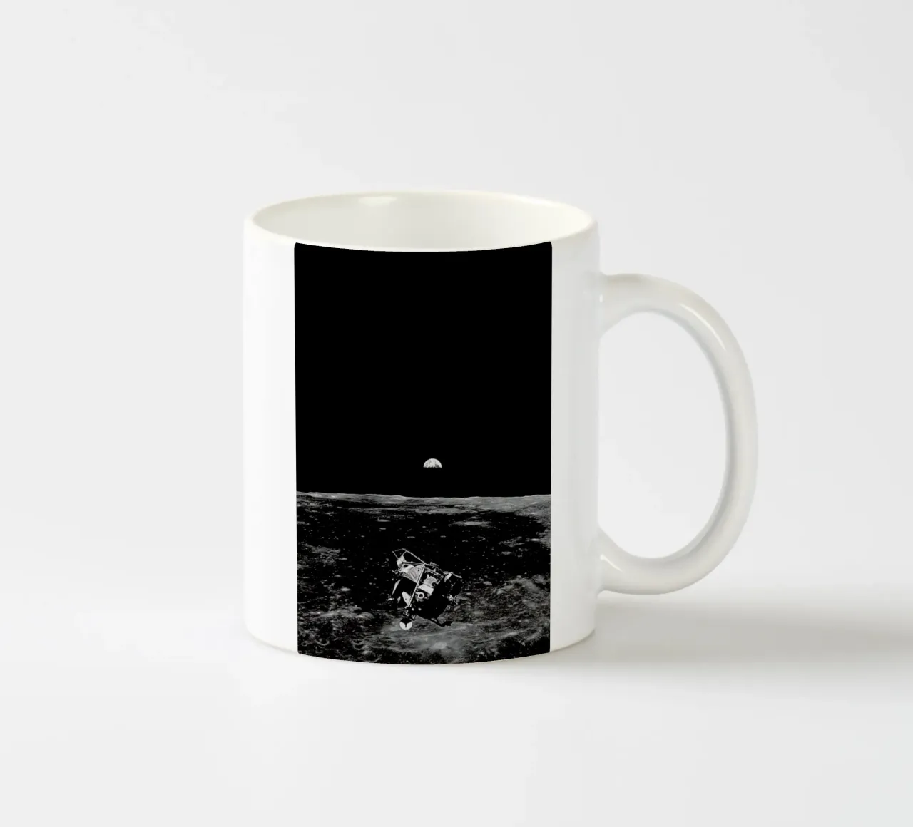 Ascent tazza in ceramica da Vintage by JUNIQE