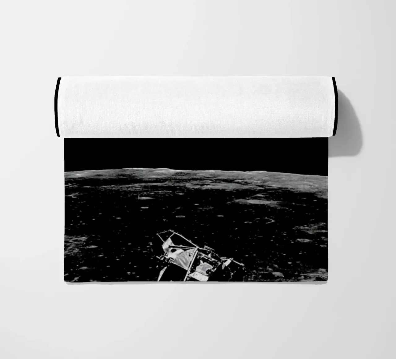 Ascent telo mare da Vintage by JUNIQE