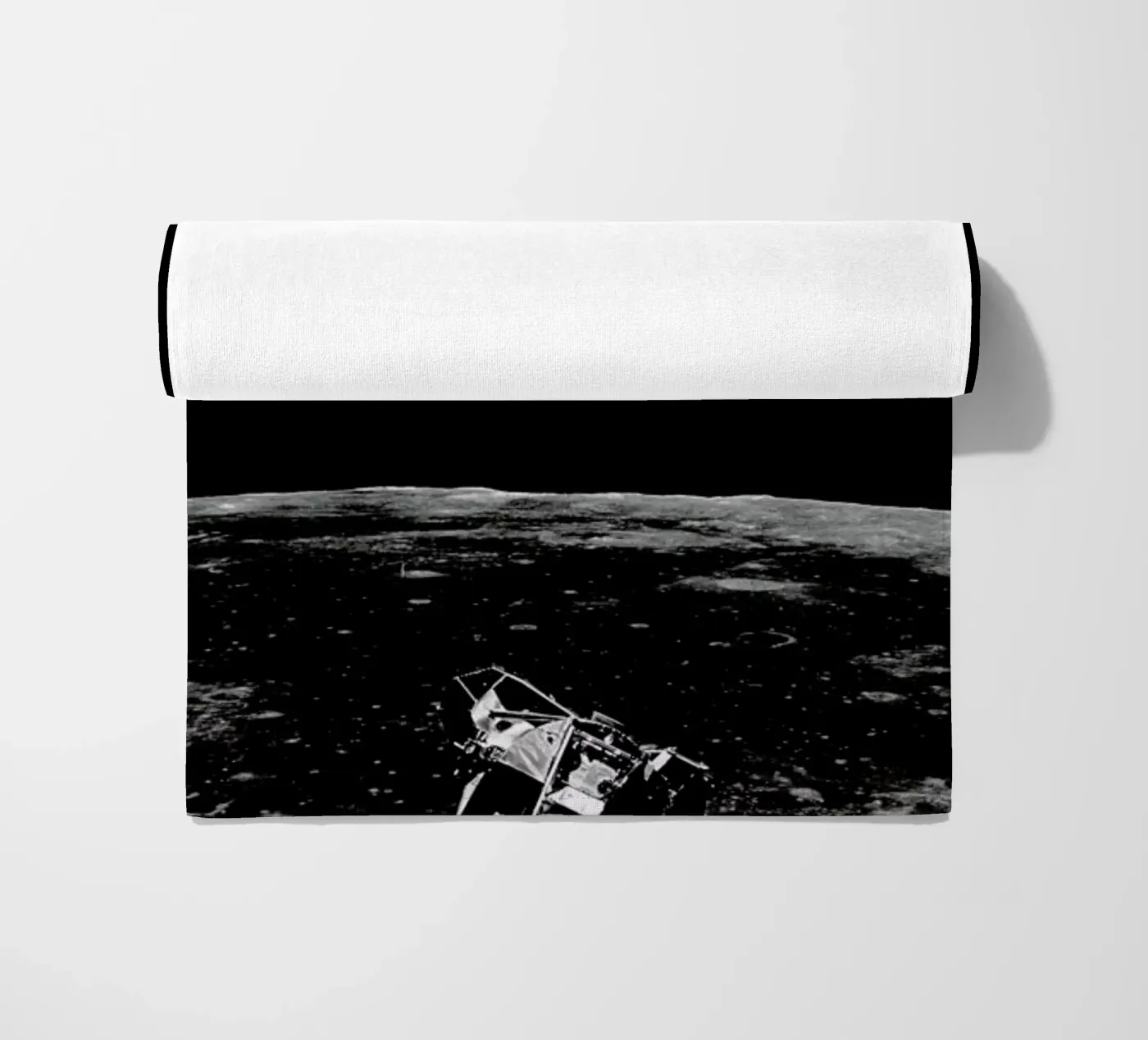 Ascent telo mare da Vintage by JUNIQE