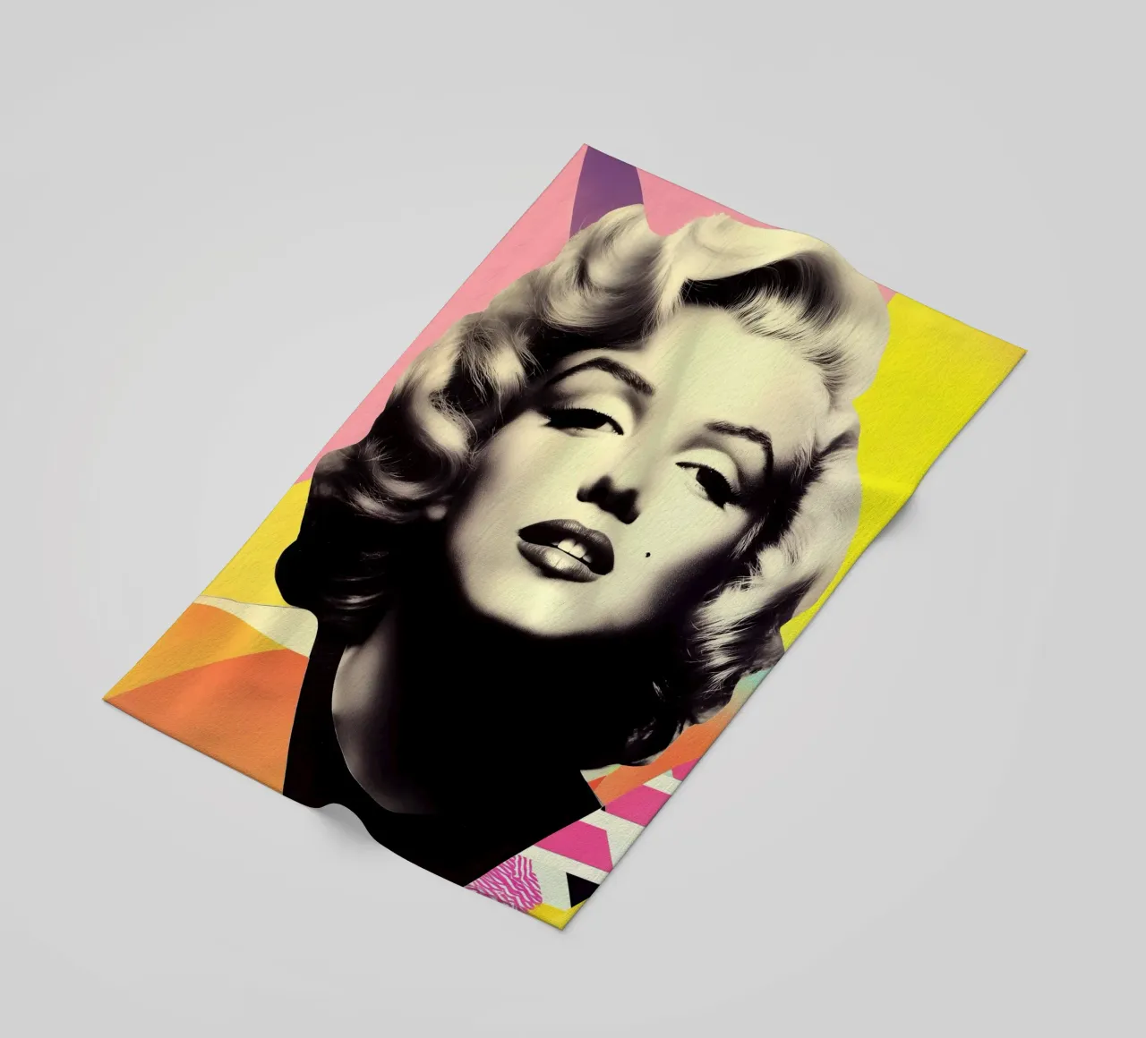Ritratto di Marilyn Monroe nel design di Memphis telo mare da Autofocus