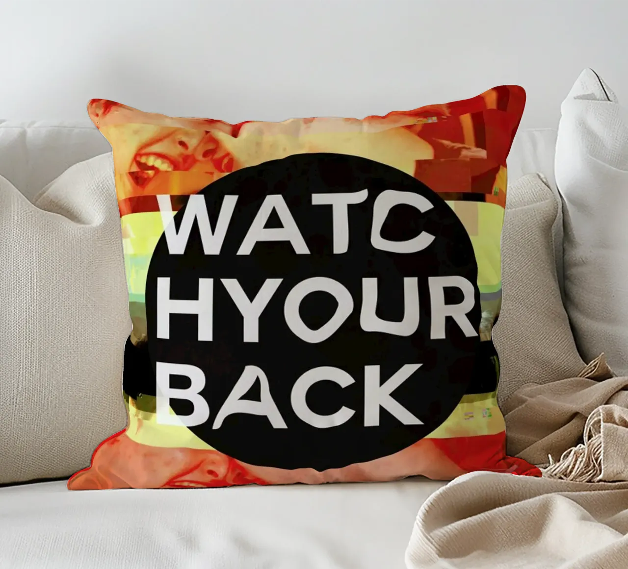 Glitch - Watch Your Back cuscino da Ash Nico
