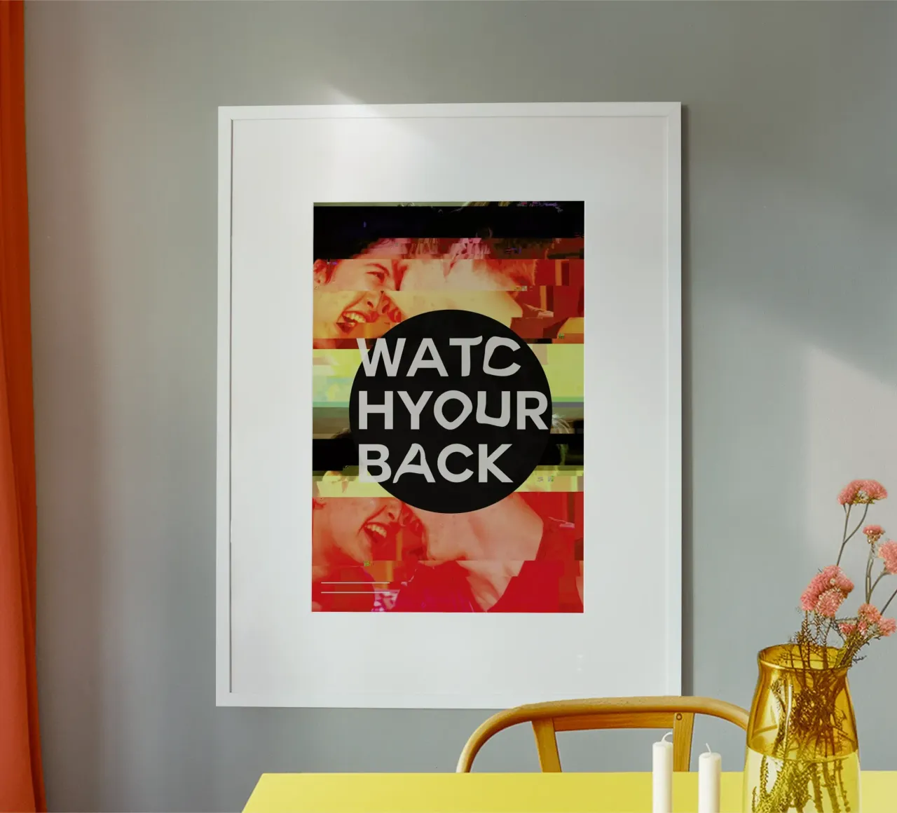Glitch - Watch Your Back poster con telaio in alluminio da Ash Nico