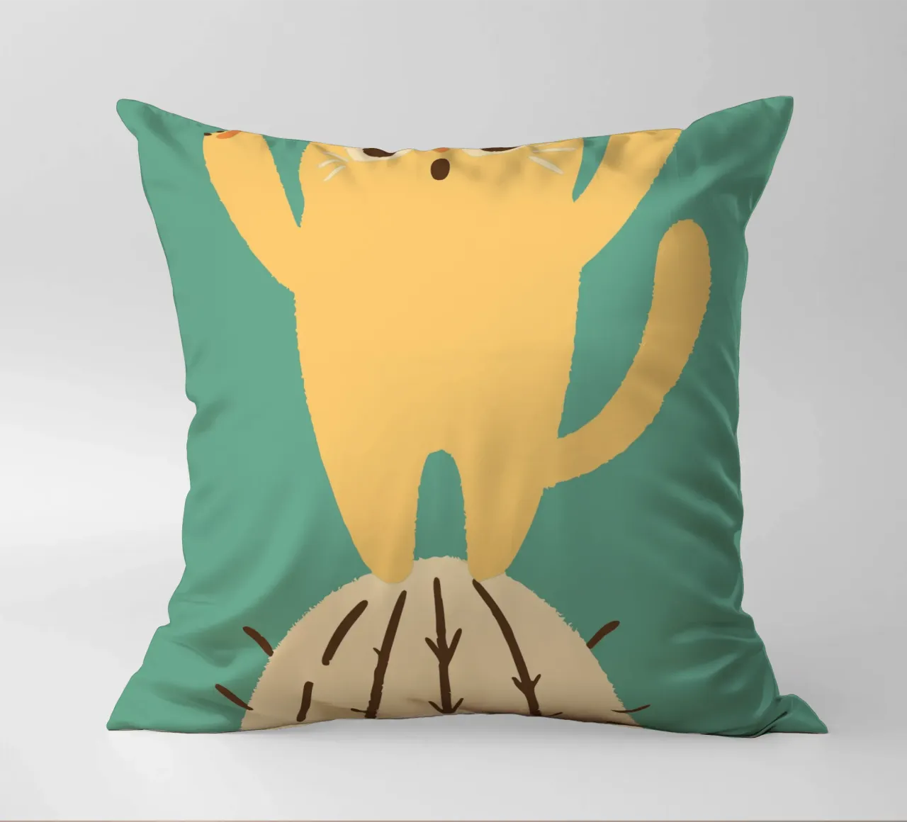 Gatto su un cactus cuscino da TRENDY POSTER SHOP