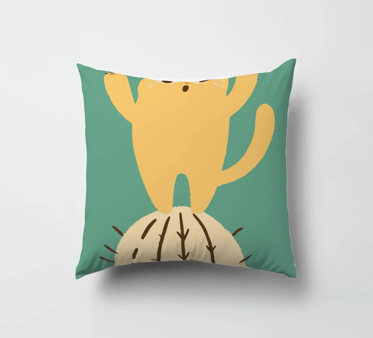 Gatto su un cactus cuscino da TRENDY POSTER SHOP