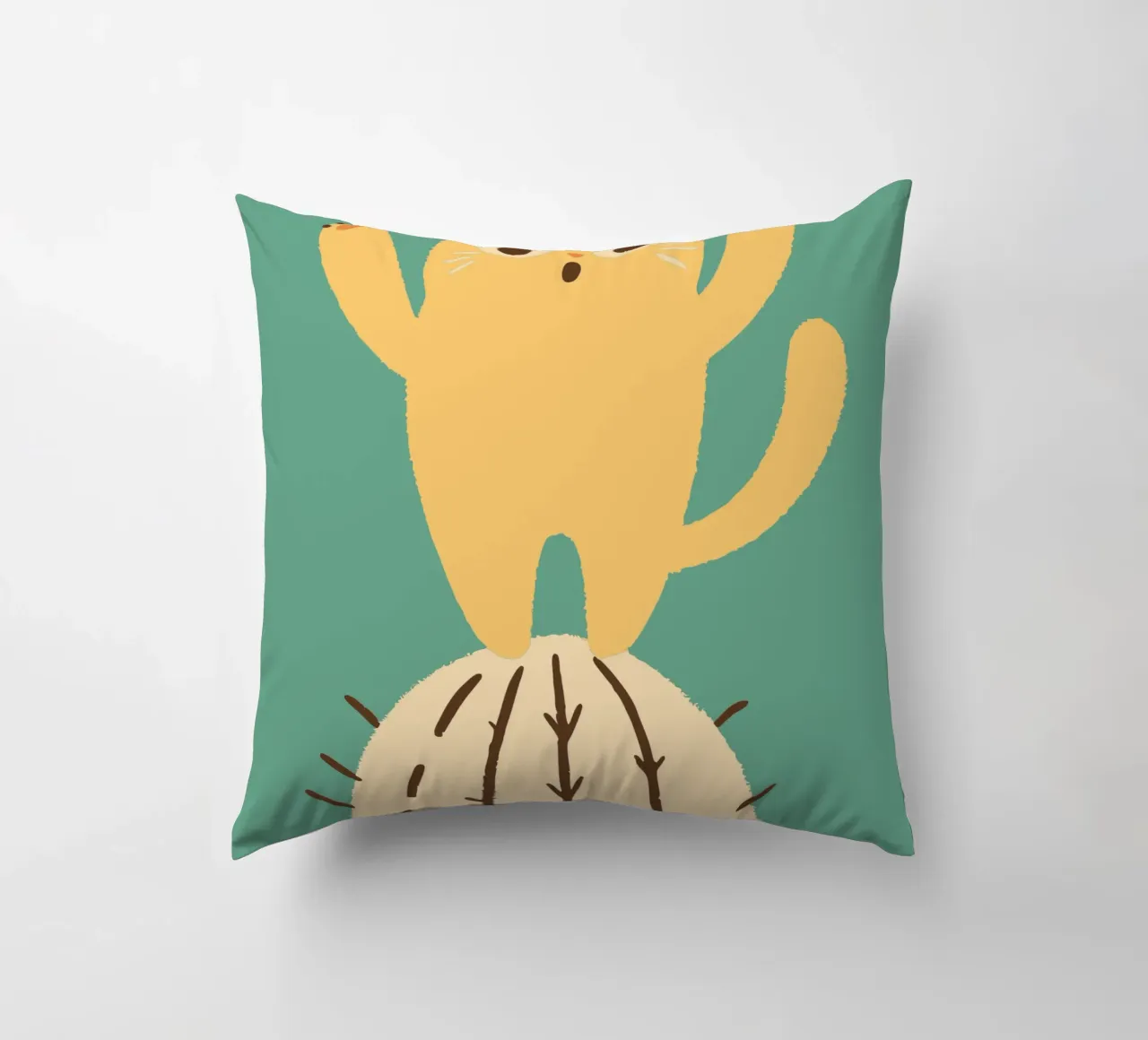 Gatto su un cactus cuscino da TRENDY POSTER SHOP